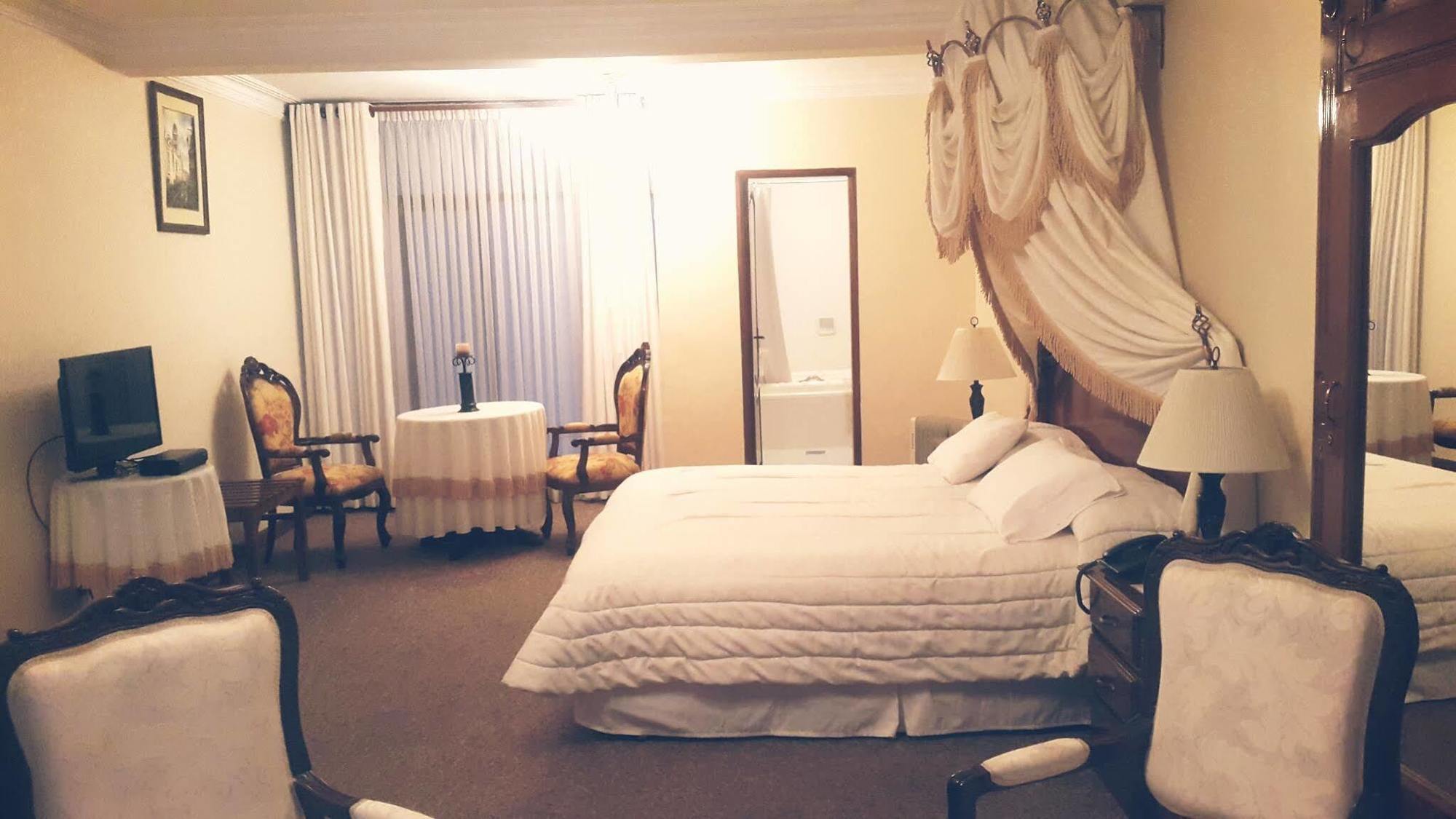 Hotel Independencia Sucre Buitenkant foto