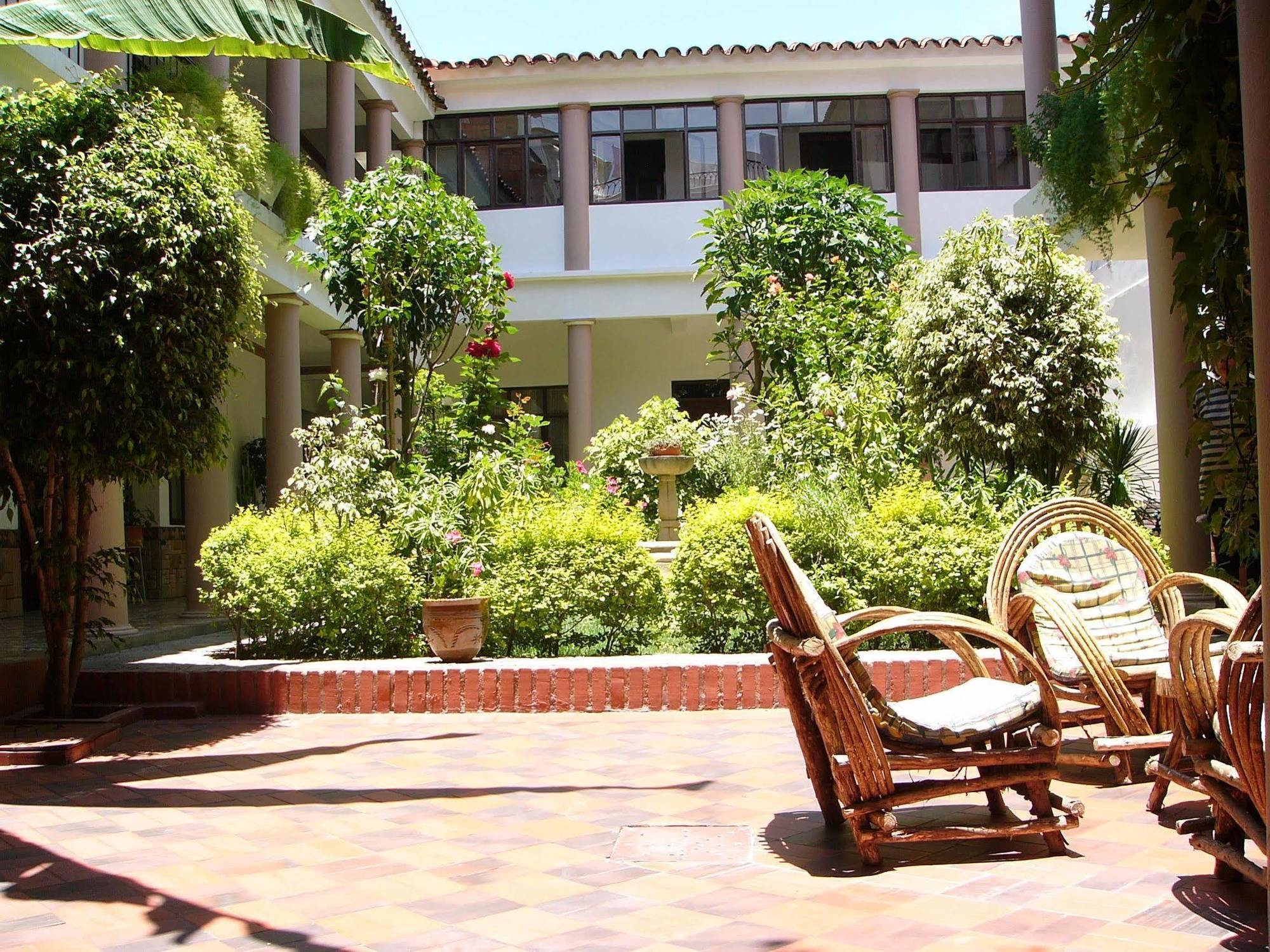 Hotel Independencia Sucre Buitenkant foto